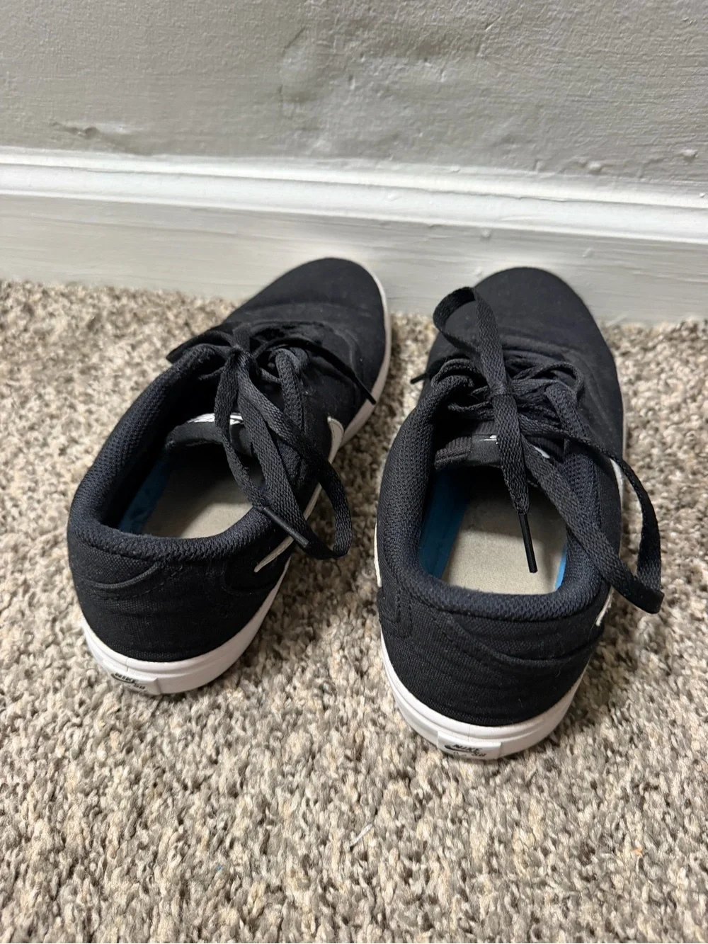 Nike sleek low